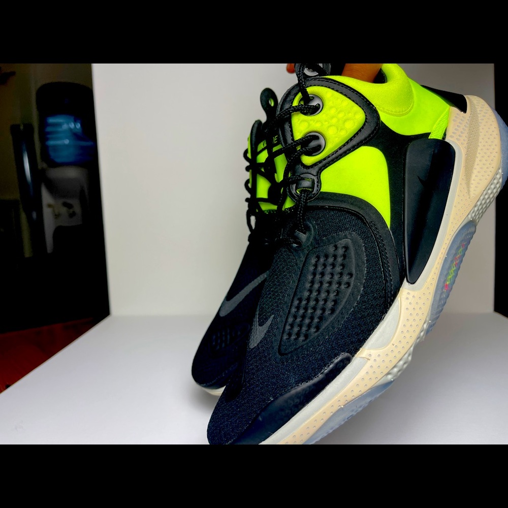 Nike athletic shoes joyride sz 10 me without box